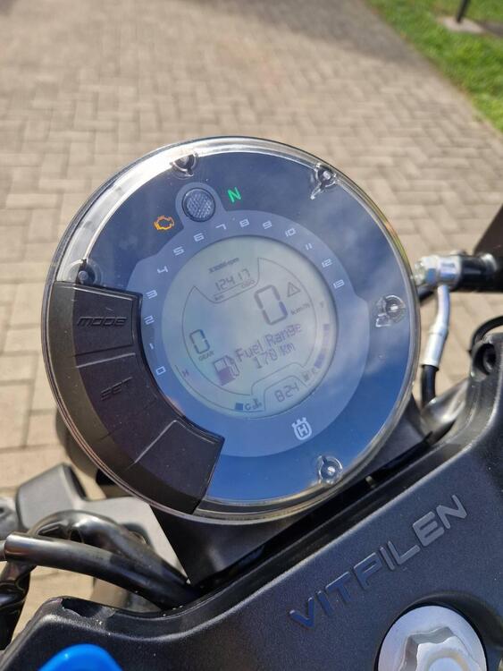 Husqvarna Vitpilen 401 (2021 - 23) (2)