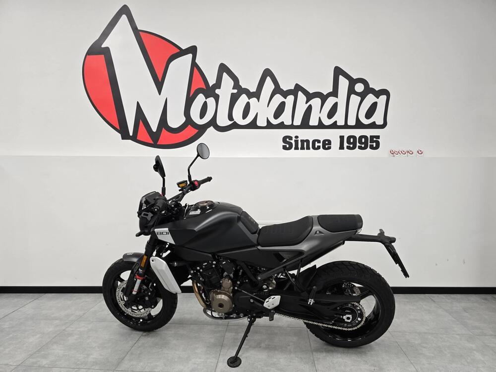 Husqvarna Svartpilen 801 (2024 - 25) (3)