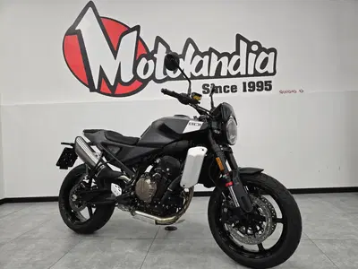 Husqvarna Svartpilen 801 (2024 - 26) nuova