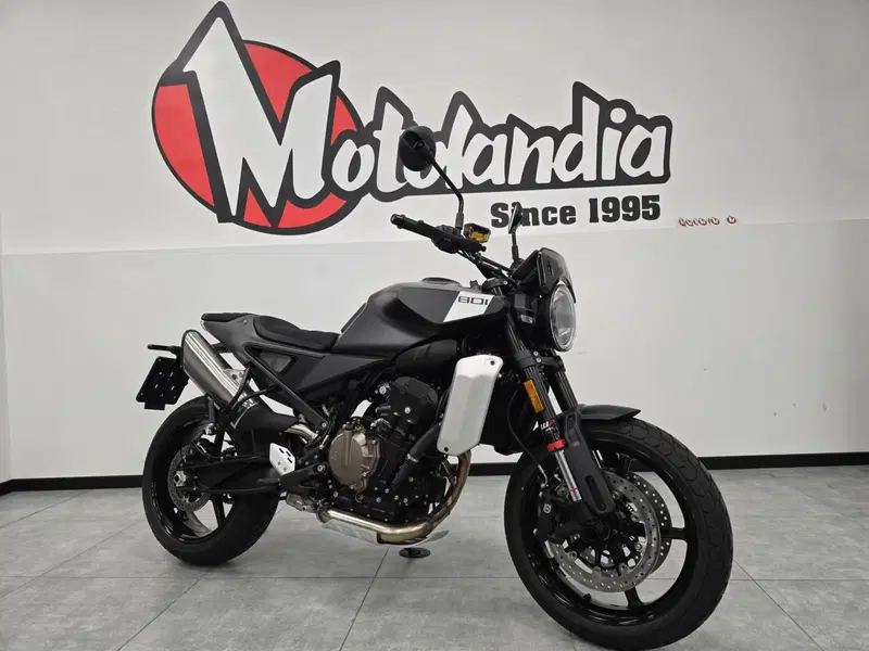 Husqvarna Svartpilen 801 (2024 - 26)