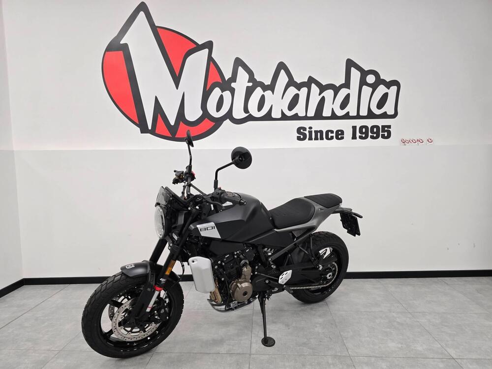 Husqvarna Svartpilen 801 (2024 - 25) (2)