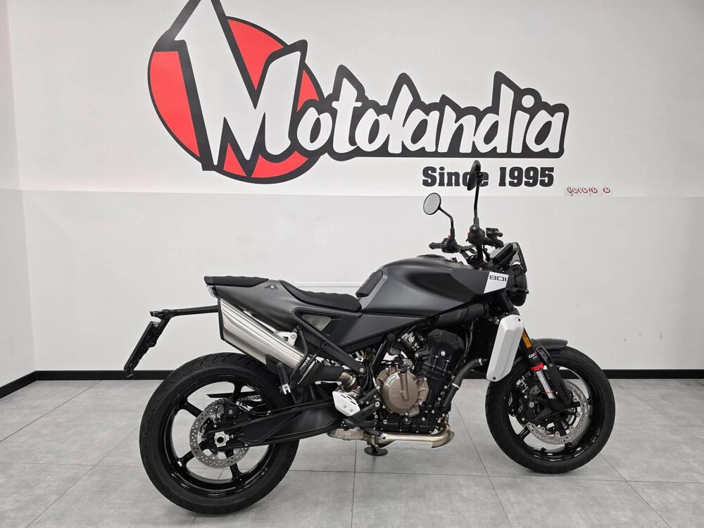 Husqvarna Svartpilen 801 (2024 - 25) (4)