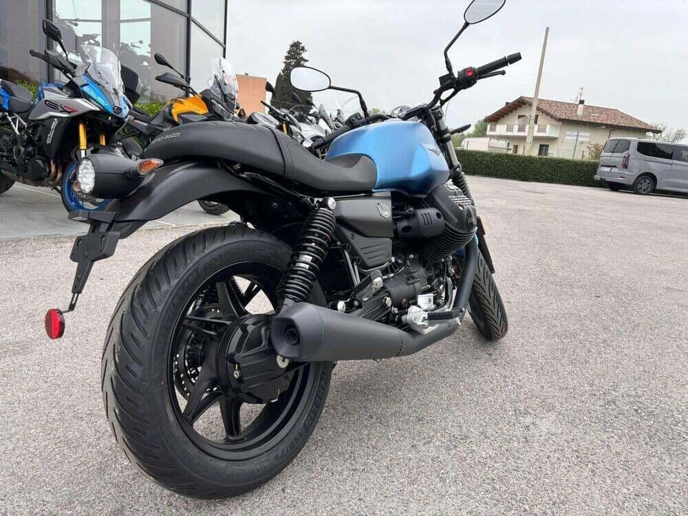 Moto Guzzi V7 Stone (2025) (5)