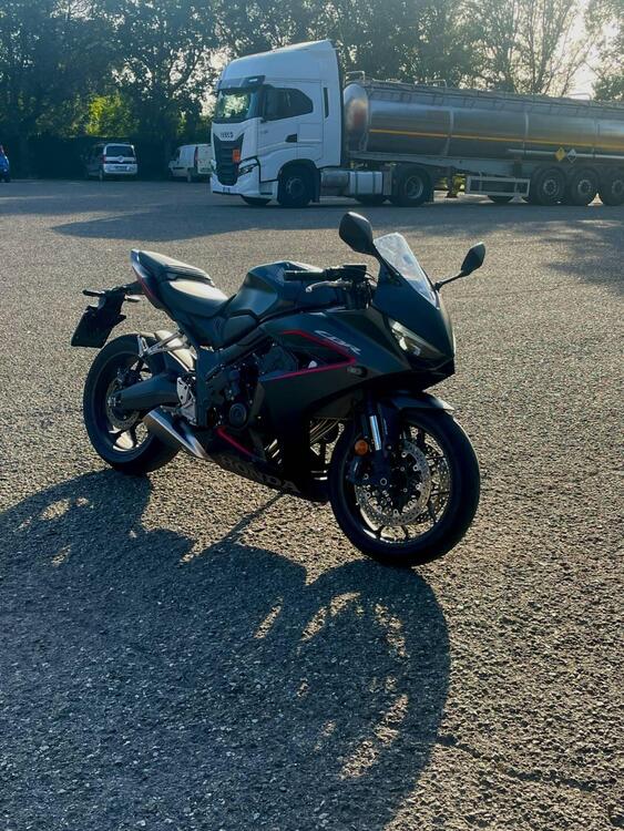 Honda CBR 650 R E-Clutch (2024 - 26) (2)