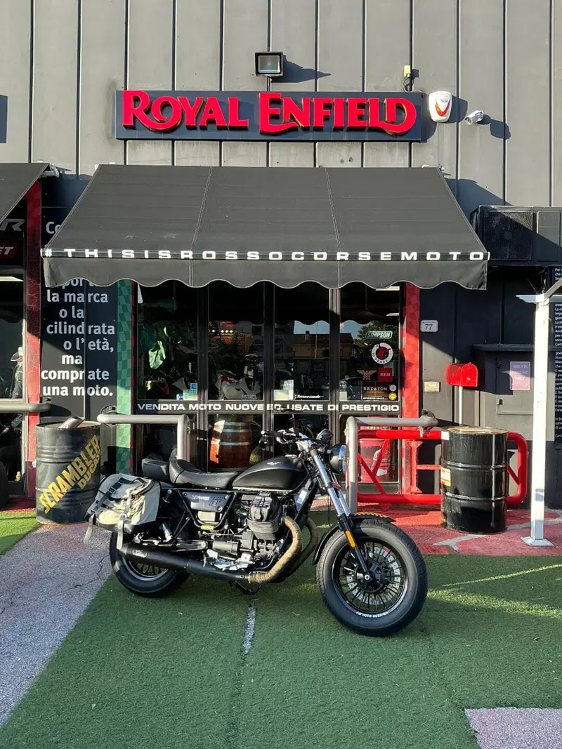 Moto Guzzi V9 Bobber (2016 - 18)