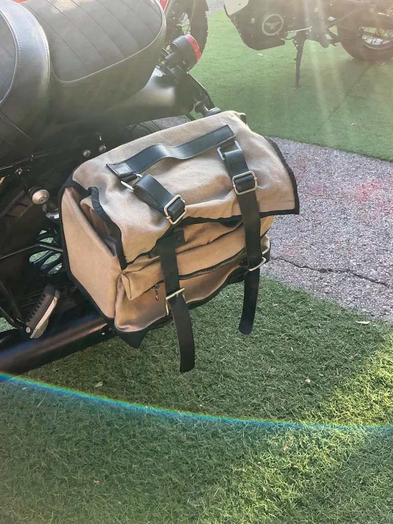 Moto Guzzi V9 Bobber (2016 - 18) (13)