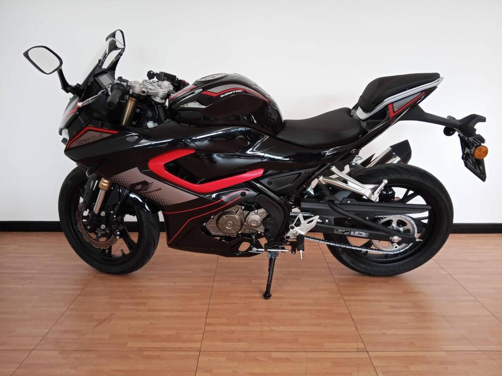 QJ Motor SRK 125 R (2024) (2)