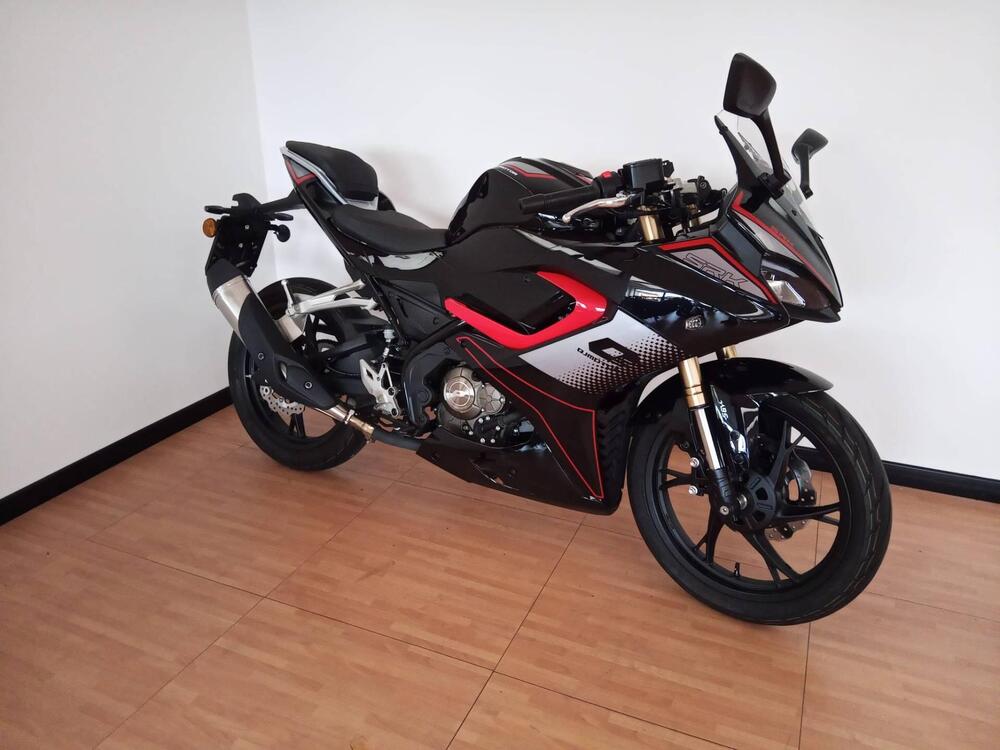 QJ Motor SRK 125 R (2024) (3)