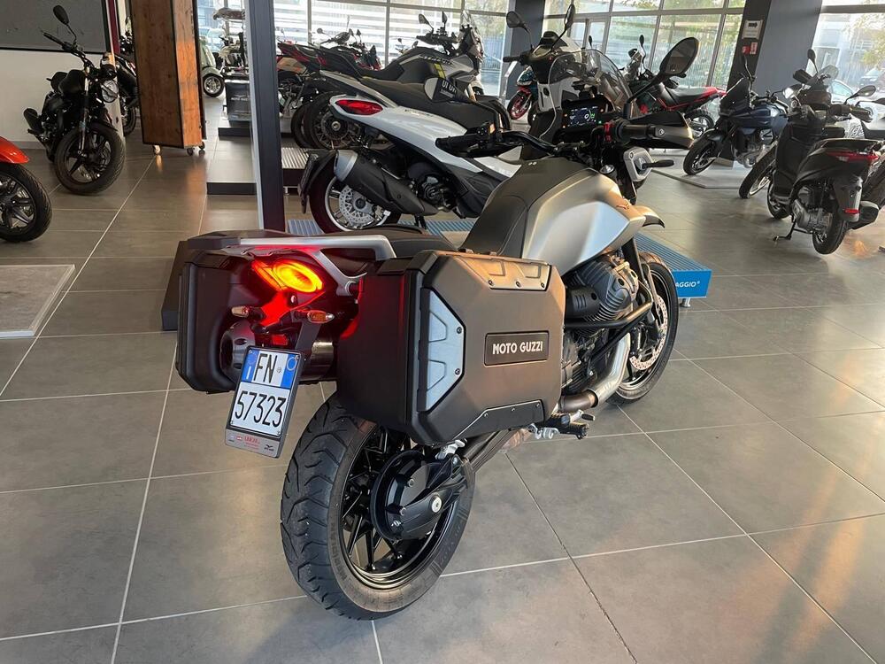 Moto Guzzi V85 Strada (2024 - 25) (5)