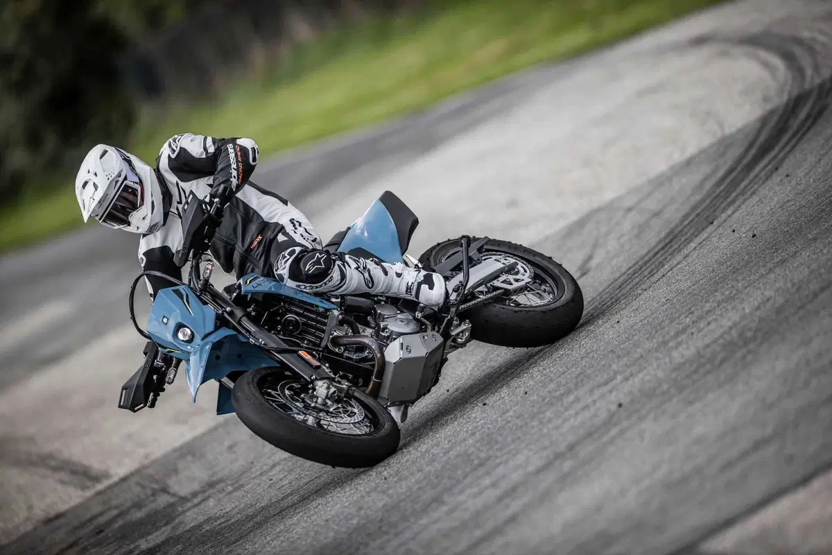 Suzuki: le DR-Z4S e DR-Z4SM da ora disponibili in concessionaria