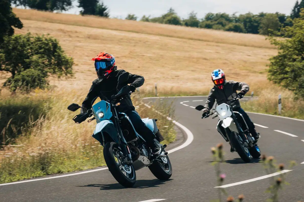 Suzuki: le DR-Z4S e DR-Z4SM da ora disponibili in concessionaria (4)