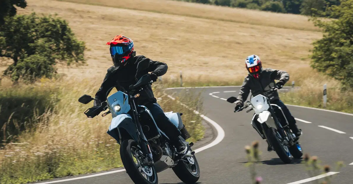 Suzuki: le DR-Z4S e DR-Z4SM da ora disponibili in concessionaria