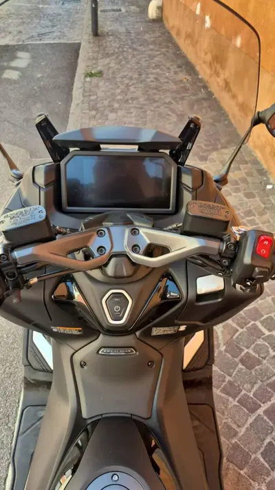 Yamaha T-Max 560 Tech Max (2022 - 24) usata