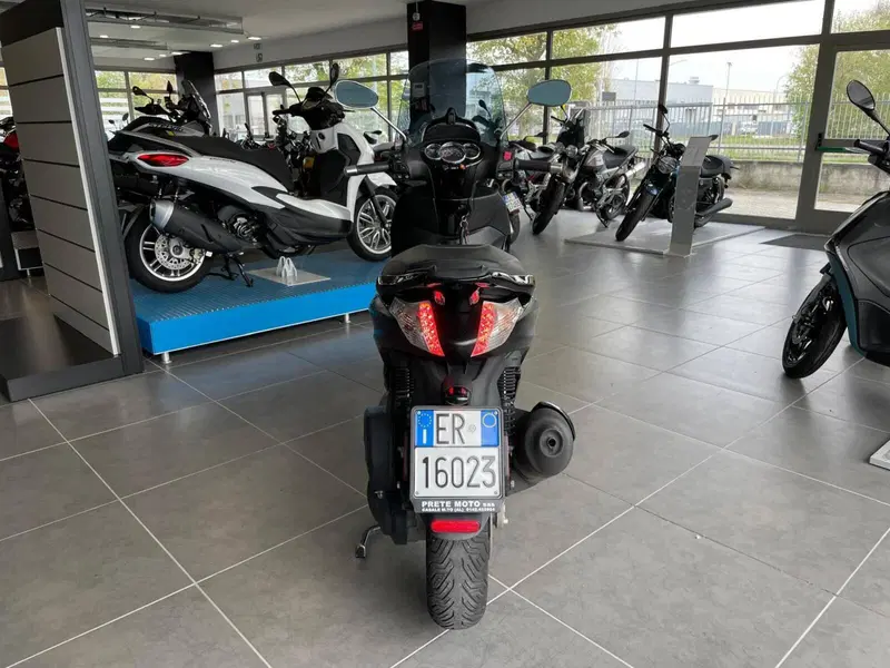 Piaggio Beverly 300 i.e. ABS-ASR (2016 - 20) (6)