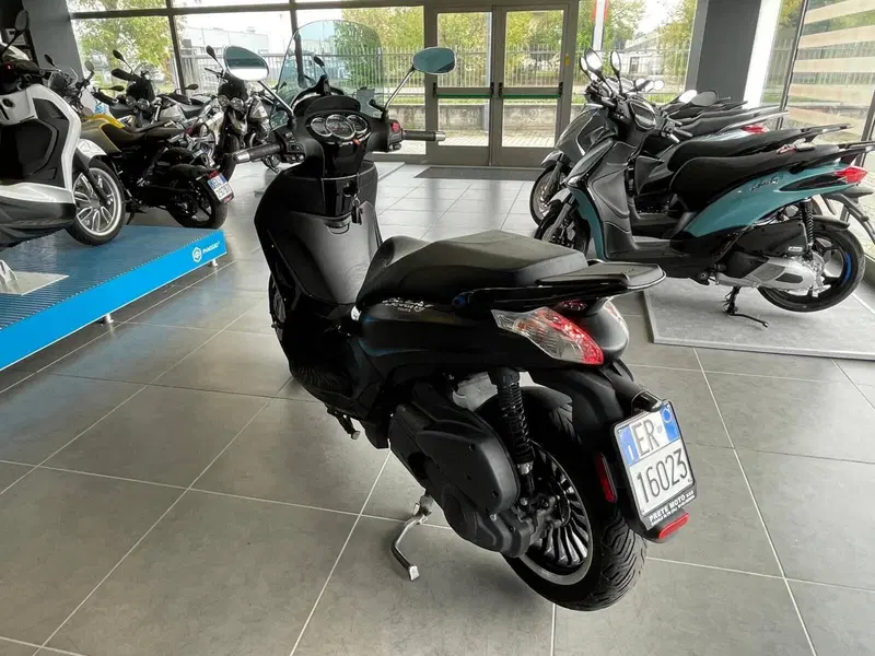 Piaggio Beverly 300 i.e. ABS-ASR (2016 - 20) (7)