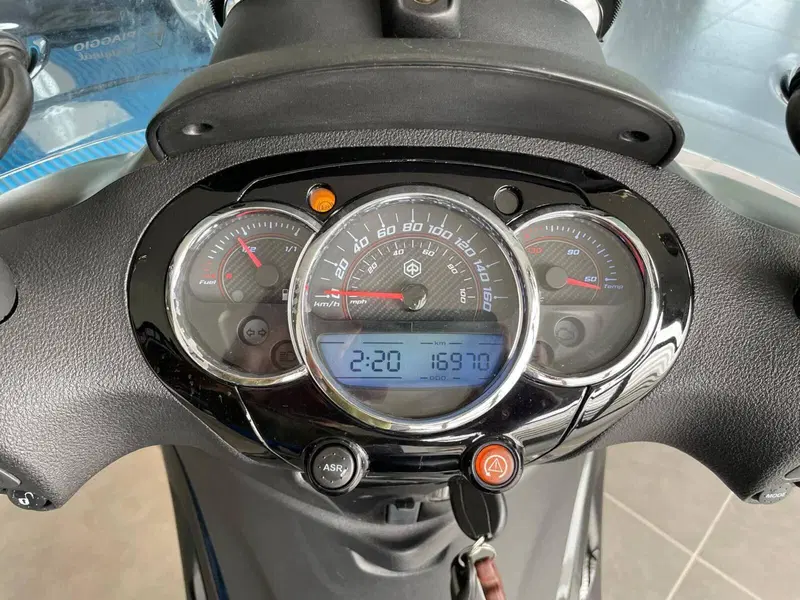Piaggio Beverly 300 i.e. ABS-ASR (2016 - 20) (9)
