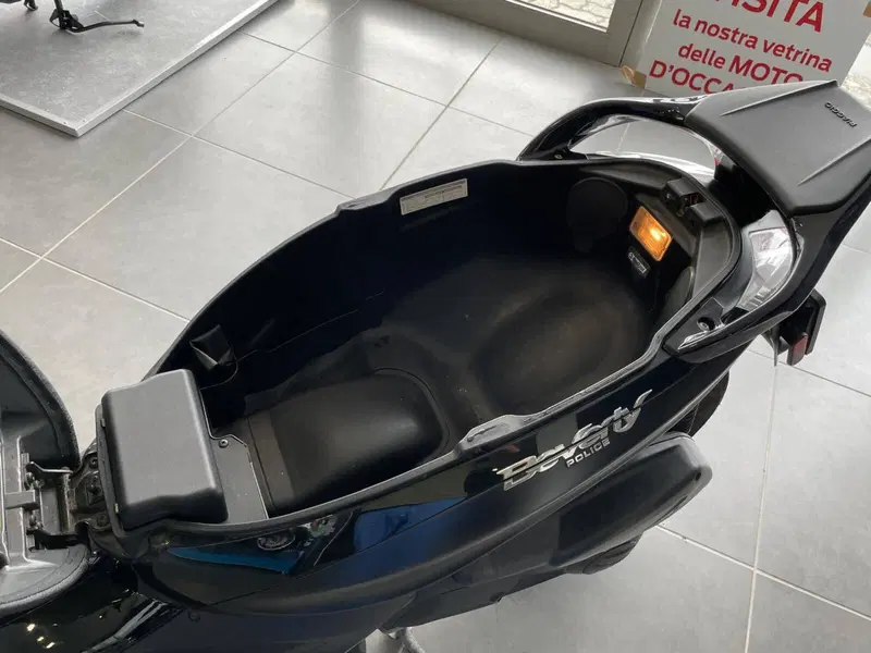 Piaggio Beverly 300 i.e. ABS-ASR (2016 - 20) (11)