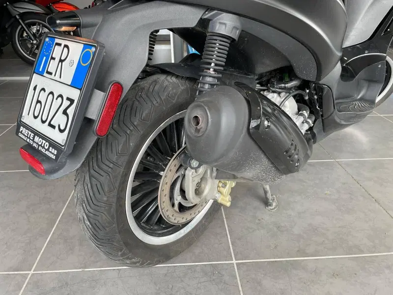 Piaggio Beverly 300 i.e. ABS-ASR (2016 - 20) (15)