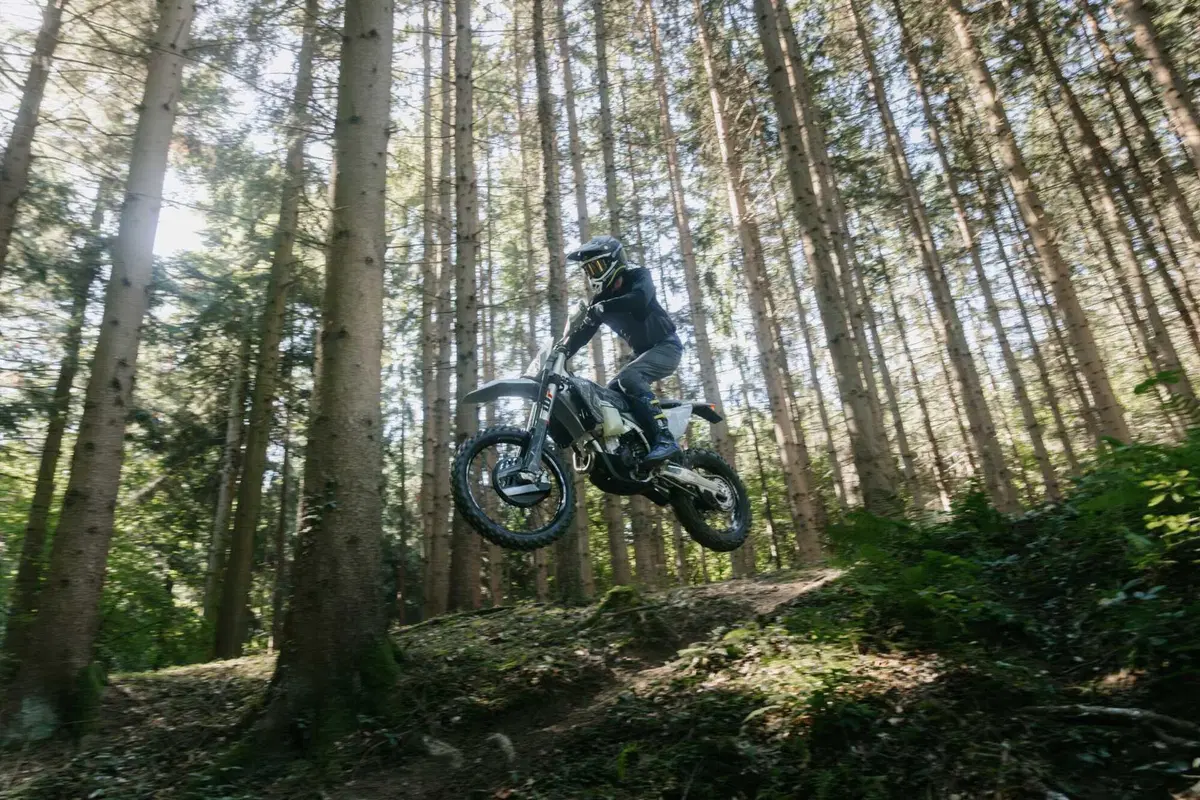 Husqvarna svela le Enduro Pro 2026: TE 300 Pro e FE 350 Pro [GALLERY]