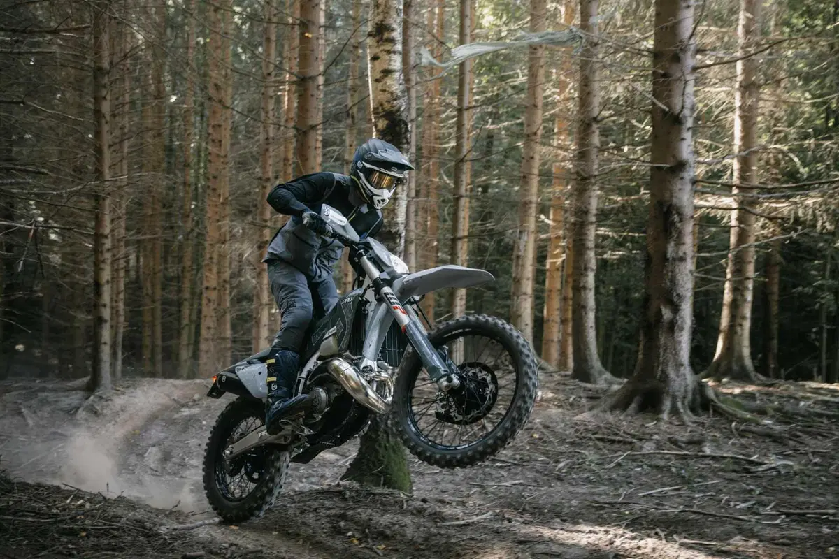 Husqvarna svela le Enduro Pro 2026: TE 300 Pro e FE 350 Pro [GALLERY] (10)