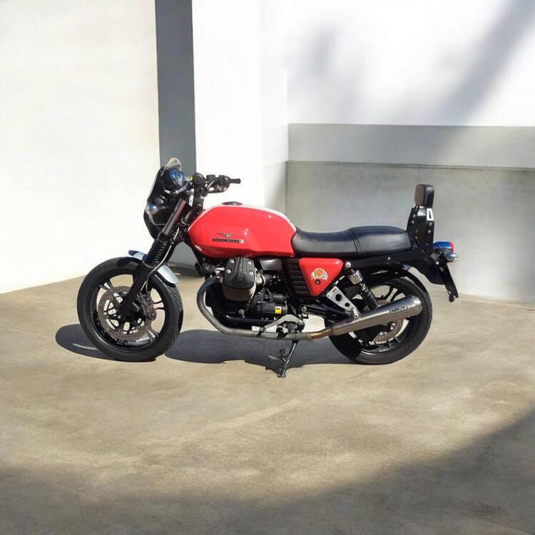 Moto Guzzi V7 II Stone (2015 - 17) (2)
