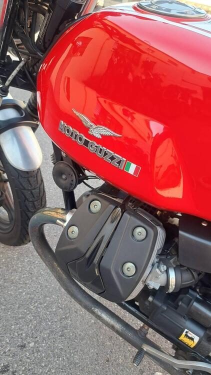 Moto Guzzi V7 II Stone (2015 - 17) (5)