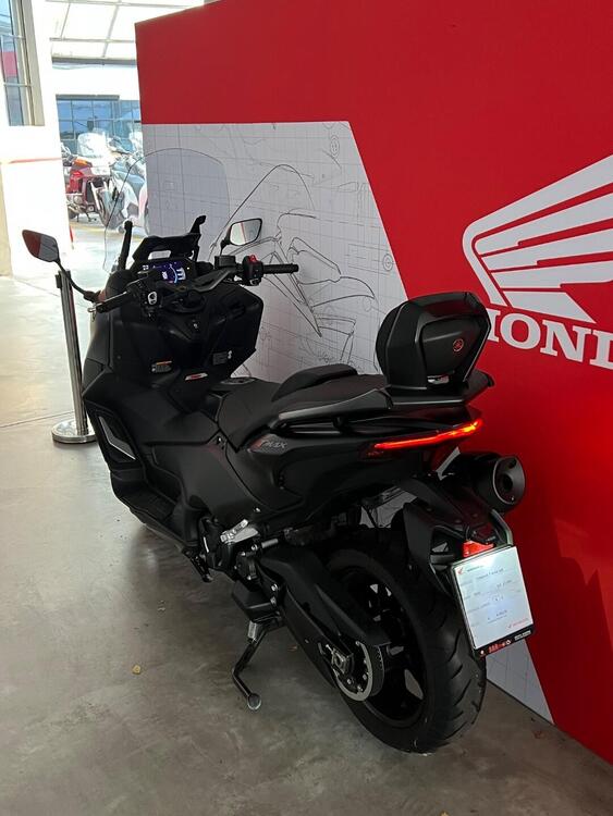 Yamaha T-Max 560 (2022 - 24) (3)