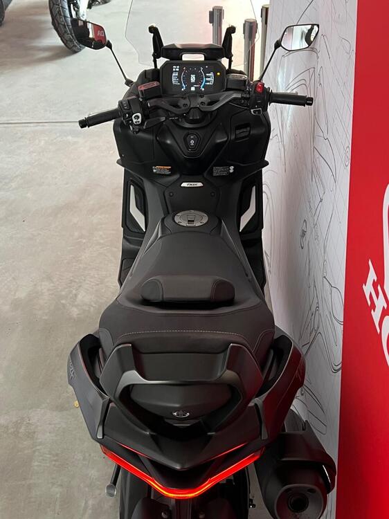 Yamaha T-Max 560 (2022 - 24) (4)