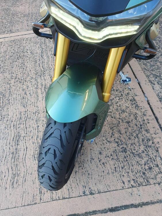 Moto Guzzi V100 Mandello S (2022 - 24)