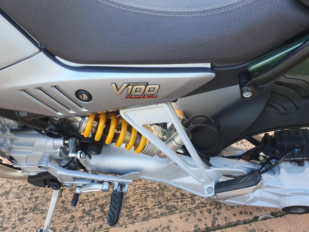 Moto Guzzi V100 Mandello S (2022 - 24) (2)