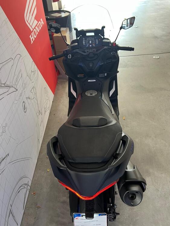 Yamaha T-Max 560 (2022 - 24) (4)