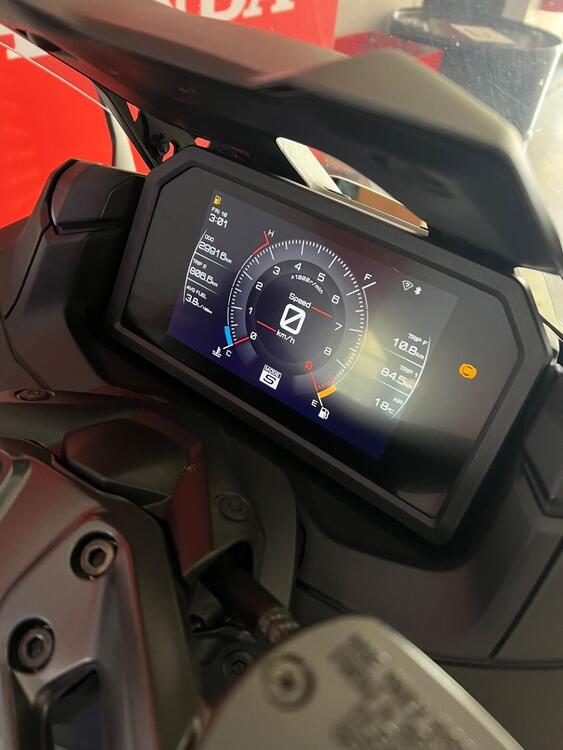 Yamaha T-Max 560 (2022 - 24) (5)