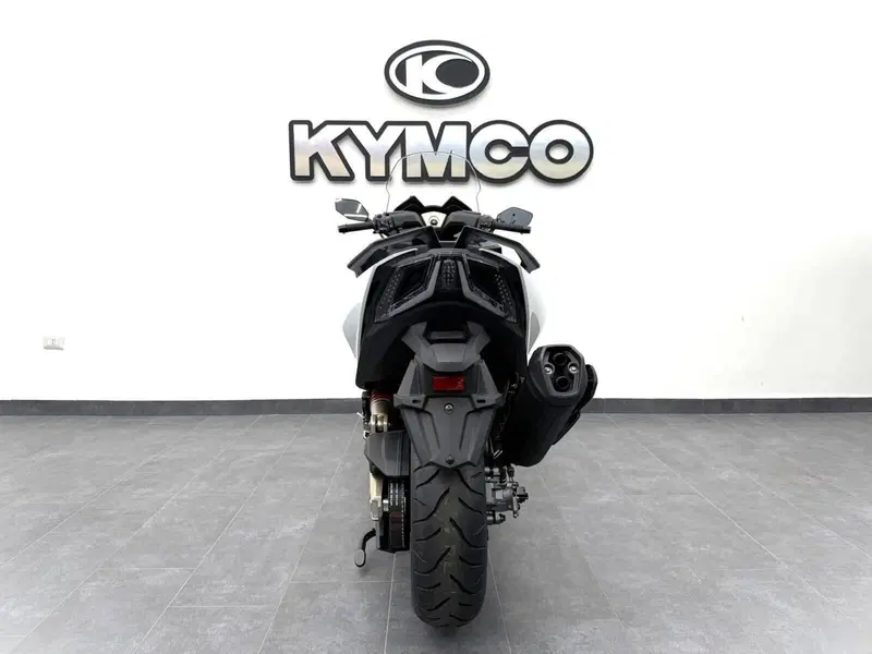 Kymco AK 575 Premium (2025 - 26) (4)