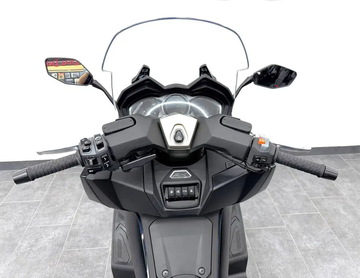 Kymco AK 575 Premium (2025 - 26) (5)