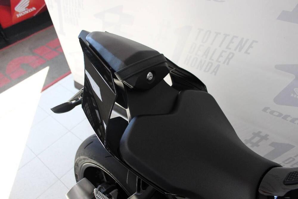 Yamaha YZF R1 (2020 - 25) (5)