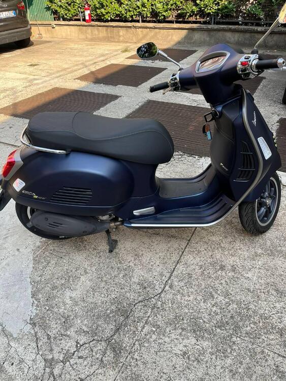 Vespa GTS 300 Super Tech (2023 - 24) (2)