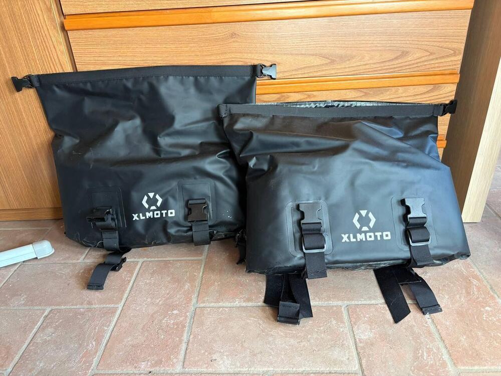 Moto Guzzi V7 III Stone Night Pack (2019 - 20) (2)