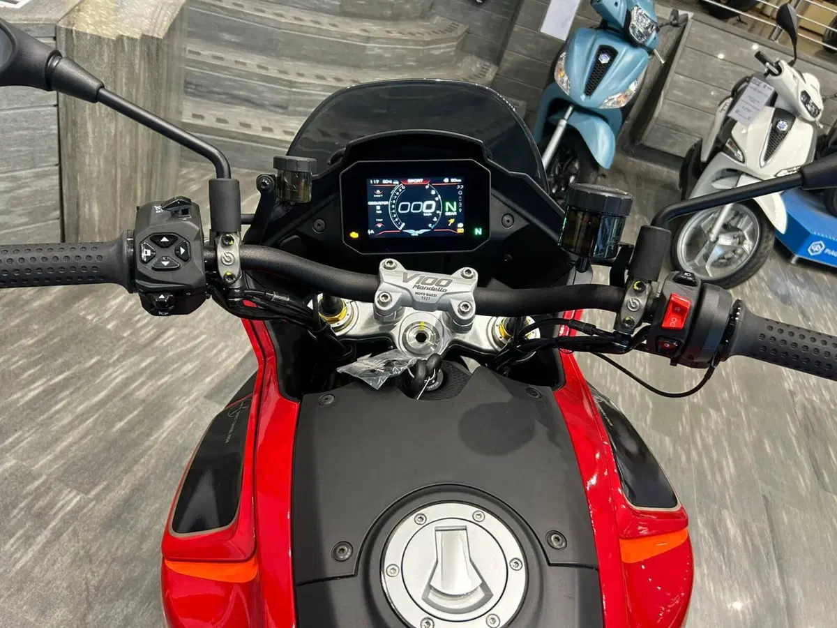 Moto Guzzi V100 Mandello Wind Tunnel (2025 - 26) (6)