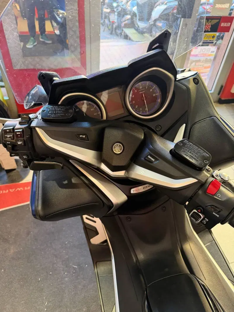Yamaha T-Max 530 DX (2017 - 19) (7)