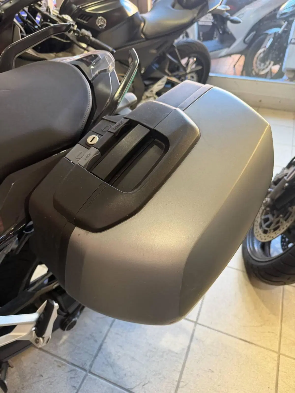 Bmw R 1200 R (2017 - 18) (9)