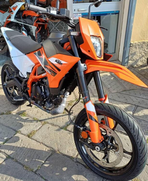 KTM 125 SMC R (2025) (2)