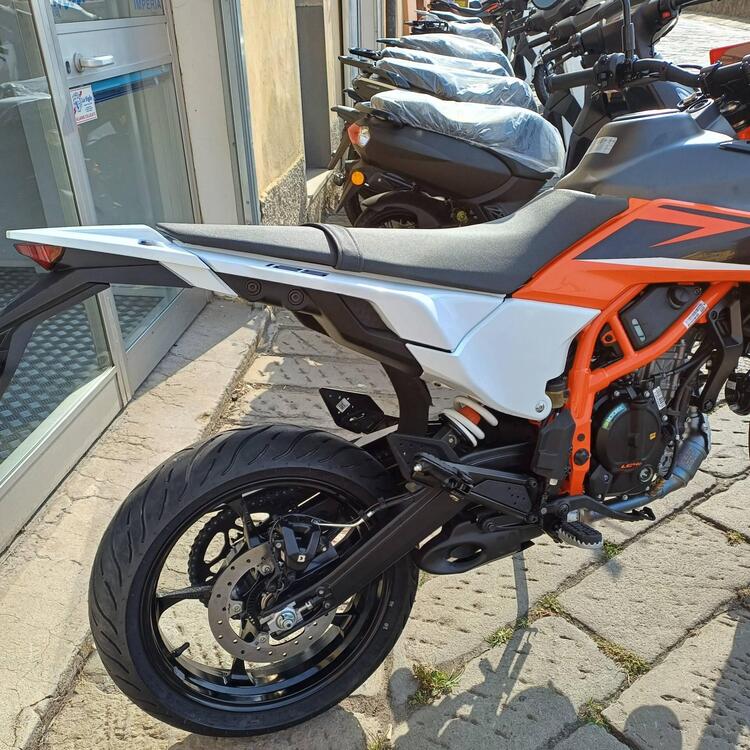 KTM 125 SMC R (2025) (3)