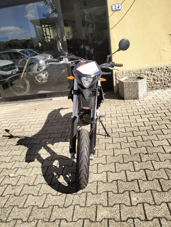 Betamotor RR 125 4T Motard LC (2018 - 20) (2)