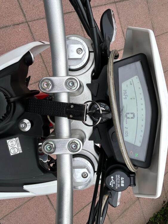 Swm SM 125 R (2022 - 24) (3)