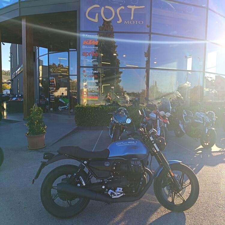 Moto Guzzi V7 Stone (2025)