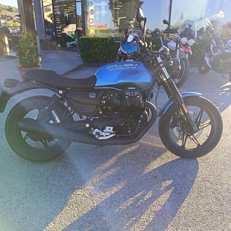 Moto Guzzi V7 Stone (2025) (2)