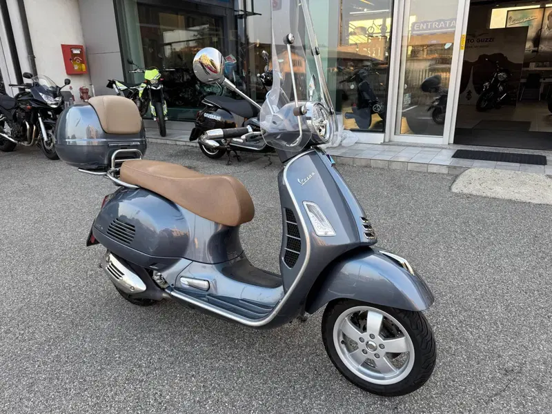 Vespa GTS 300 Hpe (2019) (2)