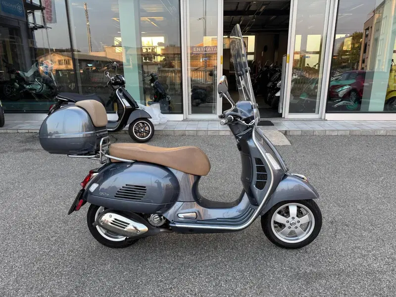 Vespa GTS 300 Hpe (2019) (3)