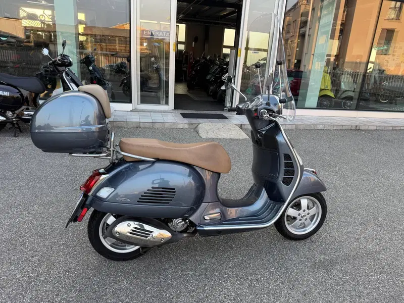 Vespa GTS 300 Hpe (2019) (4)