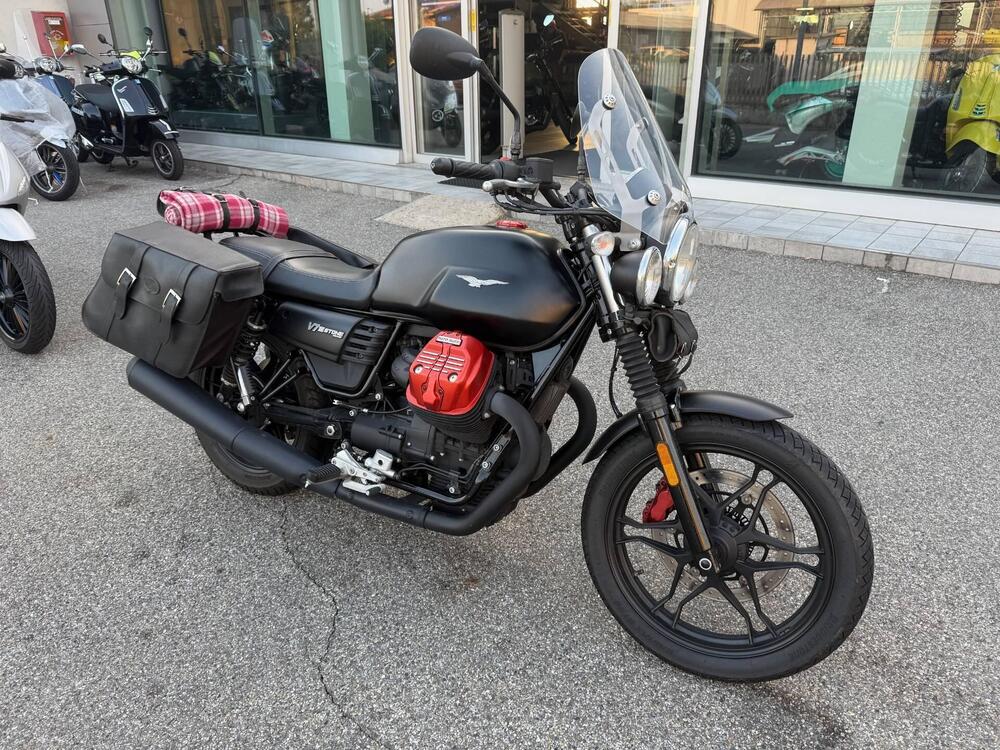 Moto Guzzi V7 II Stone (2015 - 17)